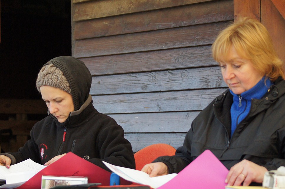 Amélie et Corinne secrétaires au brevet sans électicité