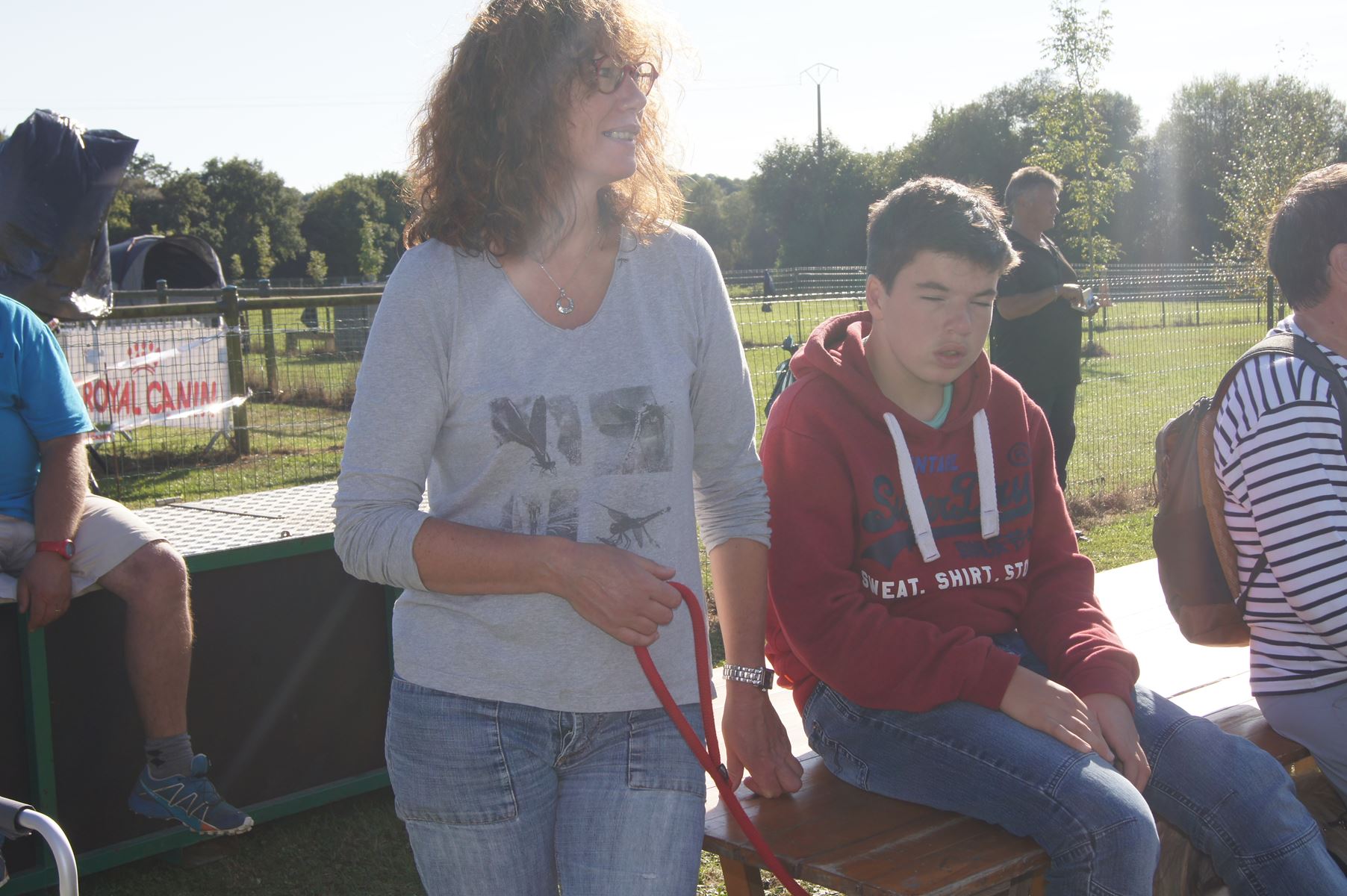 Sylvie accompagnée de son fils