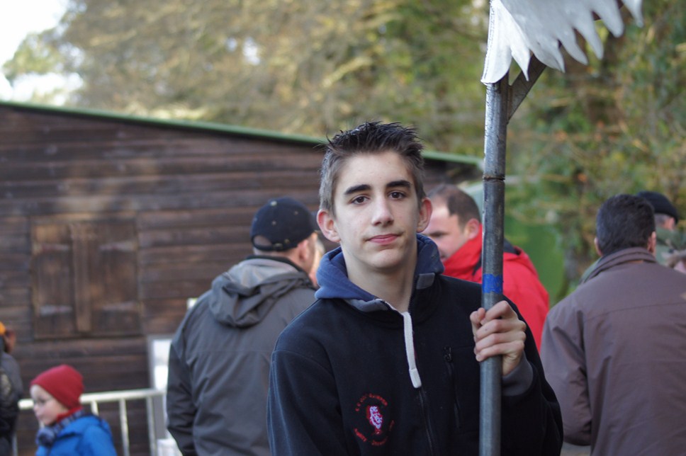 Thomas aidant à la monte du barnum